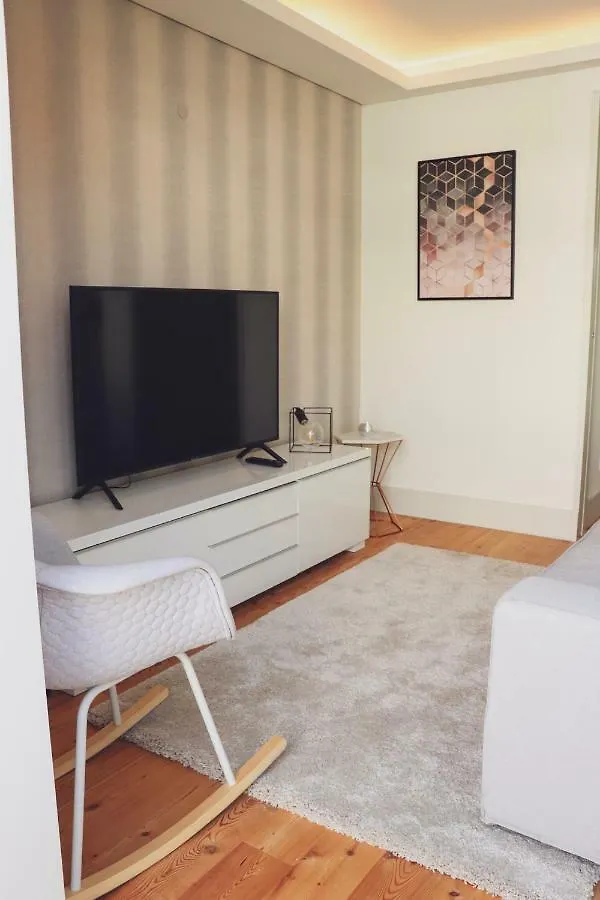 Central Lisbon Balcony Lux Apartment
