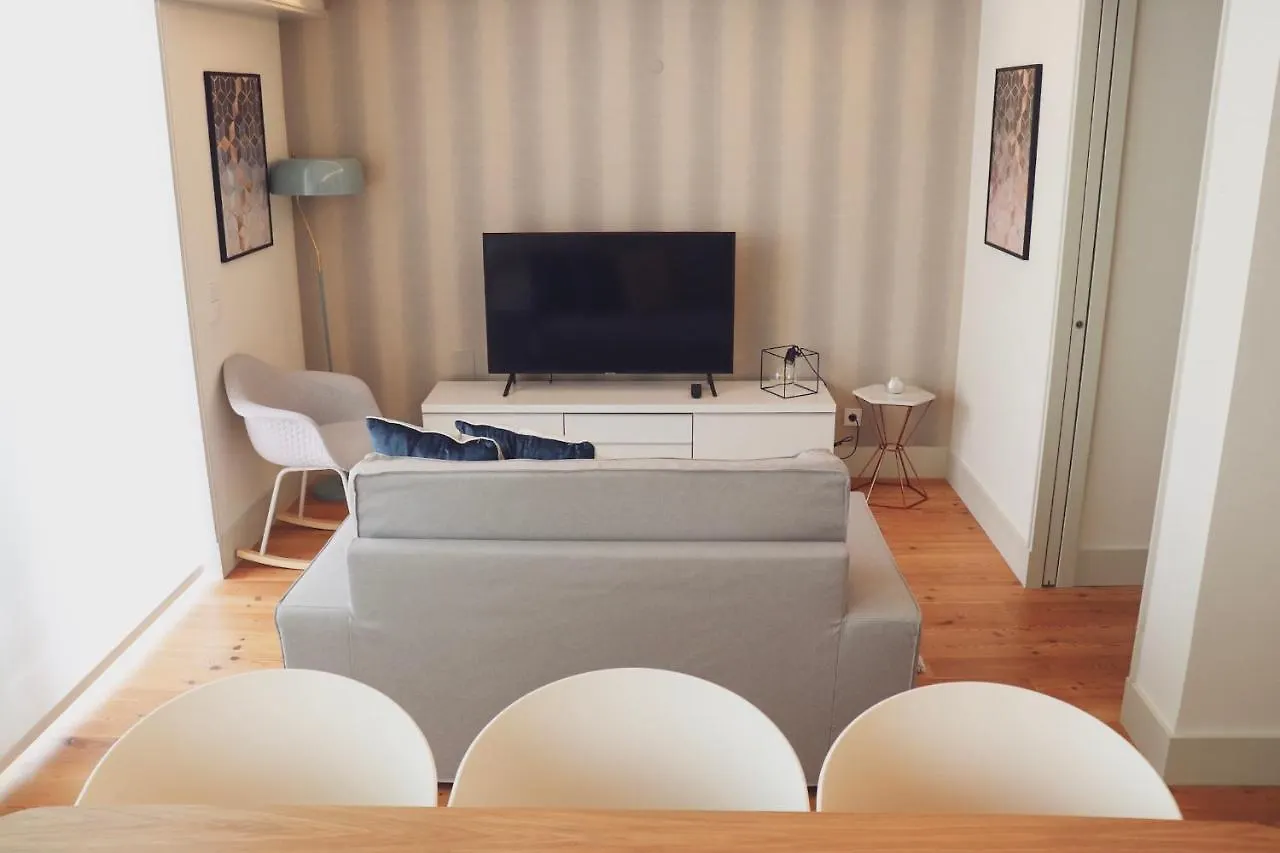 Central Lisbon Balcony Lux Apartment